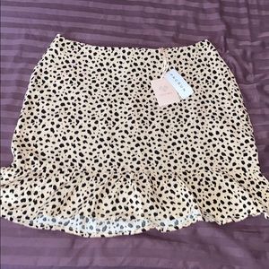 Size M leopard skirt!!